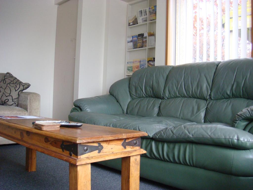 Cromwell Backpackers Hostel Exterior photo
