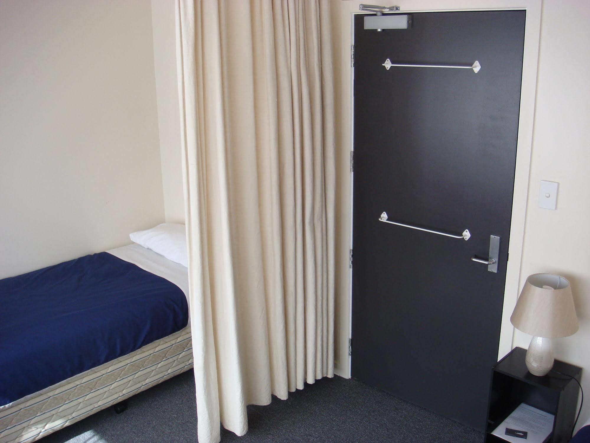 Cromwell Backpackers Hostel Exterior photo